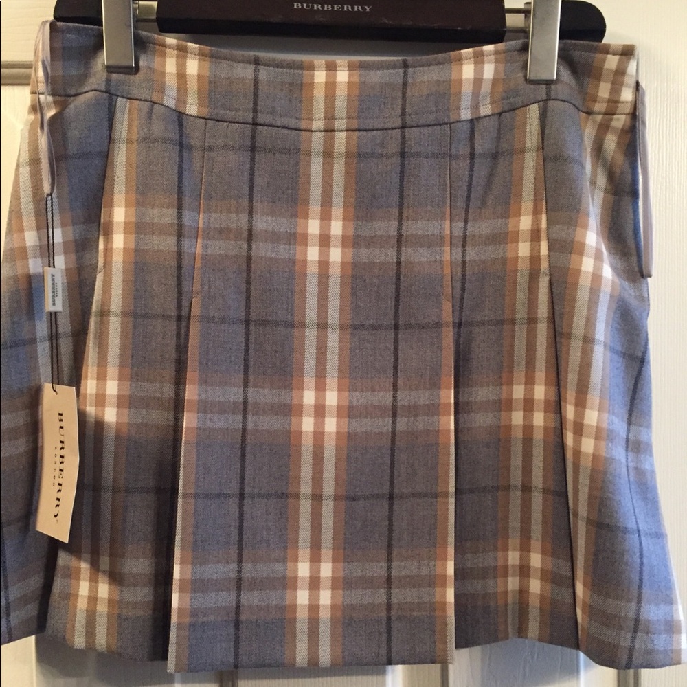 Burberry pleaded plaid skirt